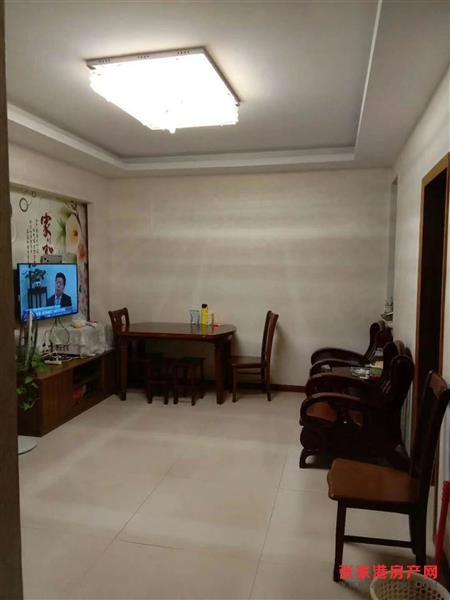 景巷花苑158万3室1厅1卫精装修，阳光充足，治安全面！