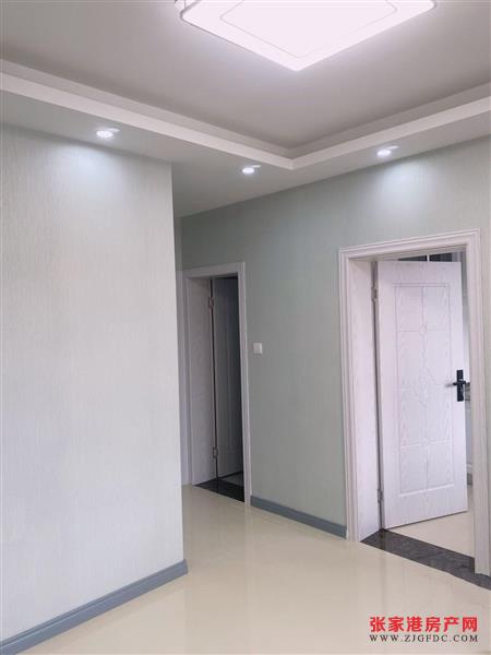 城建新村，61平自，新精装，没住人，135万