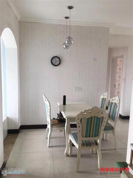 港城一品2333元2室2厅1卫精装修，家具电器齐全非常干净！