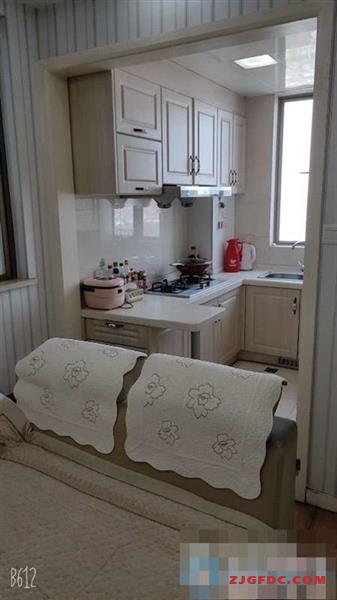 急租清水湾2350元1室1厅1卫精装修，家具家电齐全