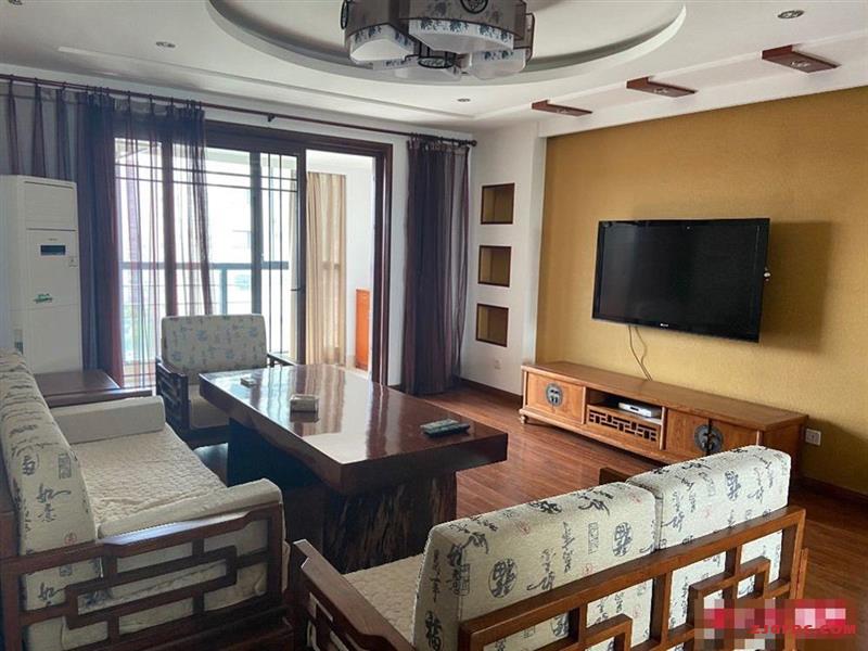 急租甲江南4000元3室2厅2卫精装修，家具家电齐全