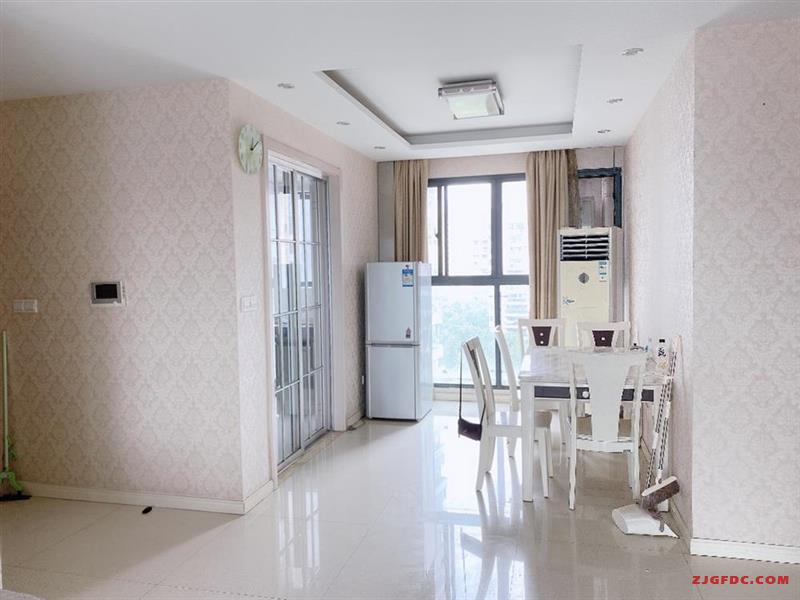 梁丰中学旁，甲江南2900元2室1厅1卫精装修，家具家电齐全，急租！