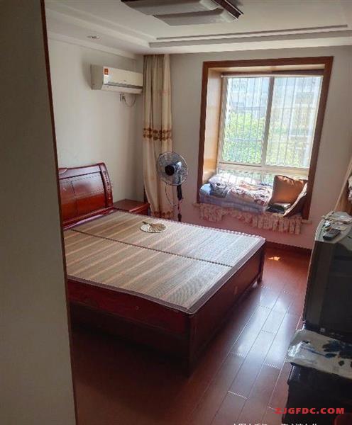 北海花苑5楼137.5自精装修仅售135万房产证满5唯一