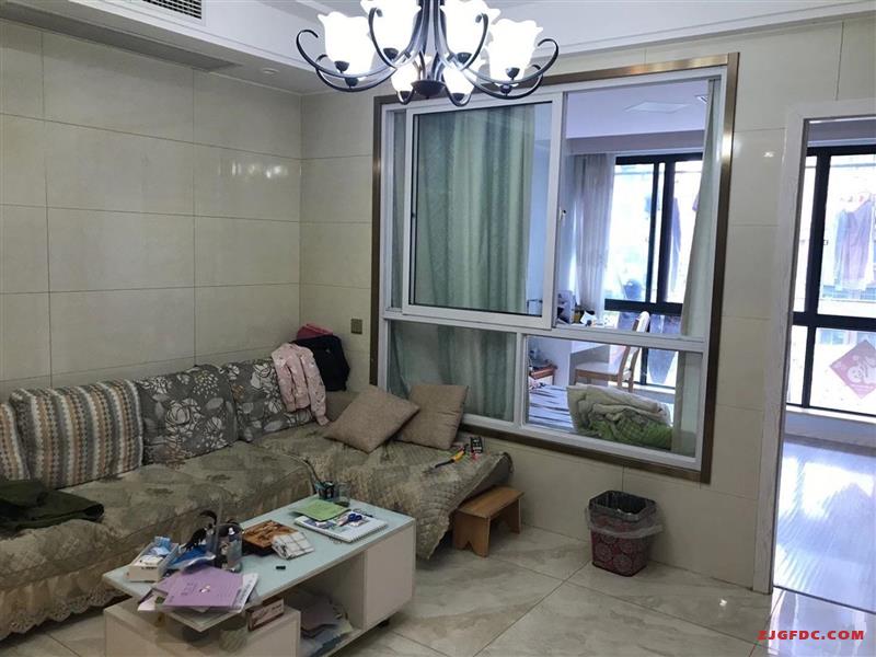 新航花苑，3楼，100平自，现代精装修，141万