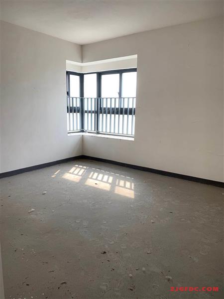 甲江南，黄金楼层，东首房，161平，新空房，330万