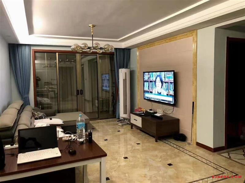 湖滨国际景苑，16楼，131平车位，精装修，280万