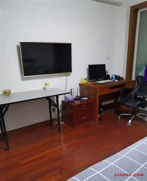 北海花苑5楼100自中等装修学位在证满2年