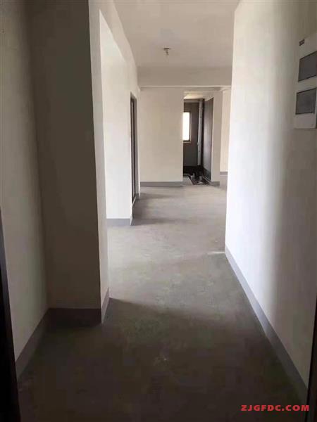 江南十二府14楼115平有产权车位3室2厅新空满两年203万