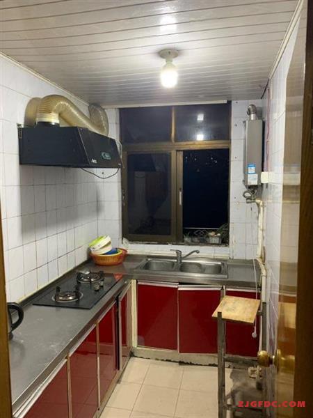 花园浜三村2室1厅1卫学区带阁楼和车库