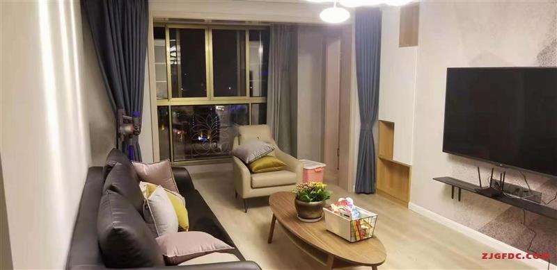 金新城首府，11楼，93平车位，3室2卫，280万