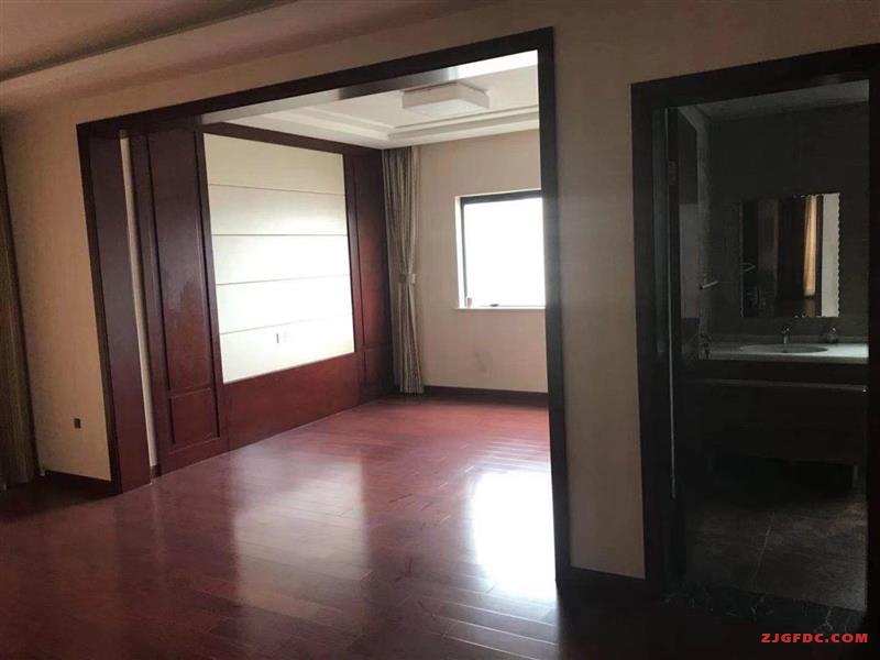 置地甲江南，16楼，精装修，136平方，255万