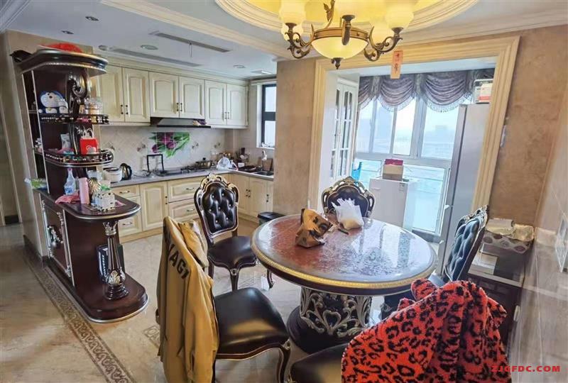 甲江南，12楼，139平车位自，豪华装修，295万