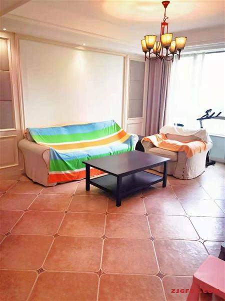 清水湾4200元3室2厅2卫精装修，带地暖，全家私电器出租