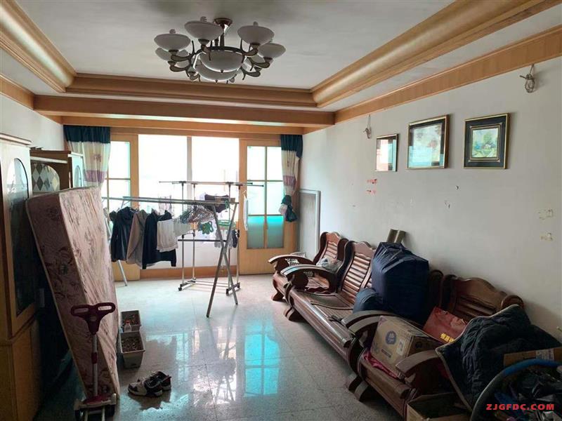 花园浜南村，4楼，95平阁楼十自，老装修，156.8万