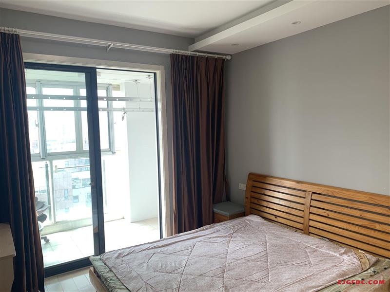 甲江南，电梯房，精装修，包含物业费用，3.2万/年