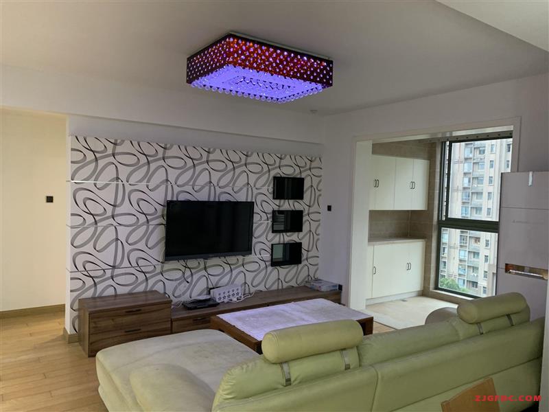 丽景华都，8楼，100平，2/2/1，精装修，3万/年。