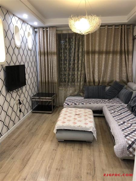 吉房出租，看房方便，清水湾2333元1室1厅1卫精装修