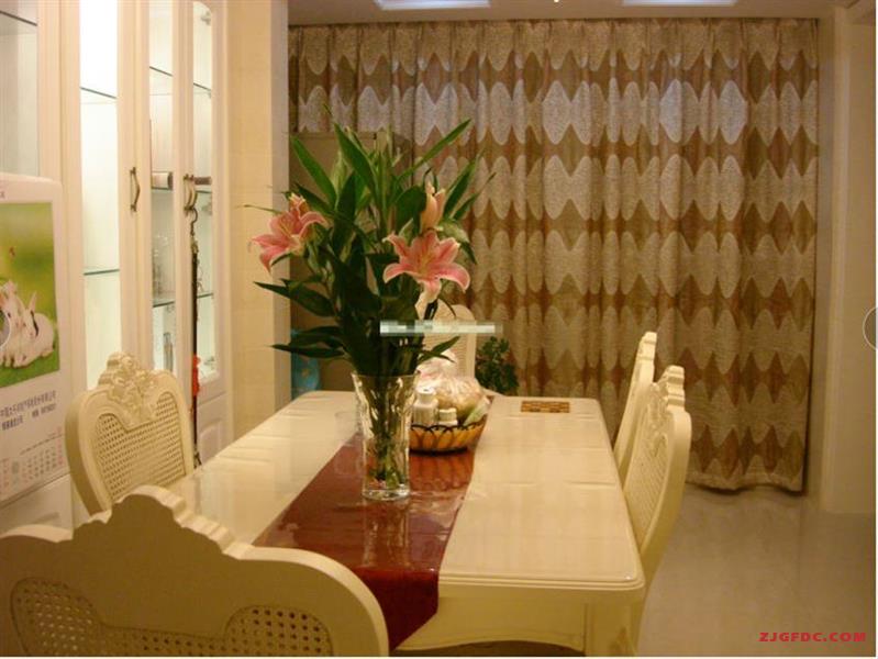 甲江南3750元3室2厅2卫精装修全套高档家私电，带车位，设施完善