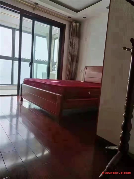 出门梁丰初中！电梯12楼精装修关门卖185万