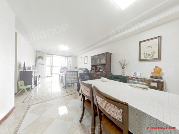 湖滨国际景苑中高楼层128平带车位275万3室2厅2卫精装修