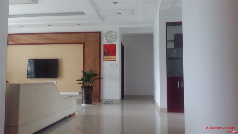 十万火急低价出租，甲江南3000元3室2厅2卫精装修