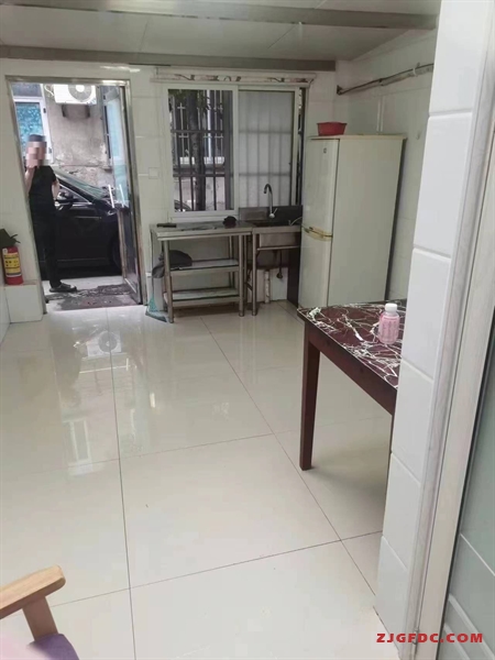 好房出租，步行街南门新村1200元1室1厅1卫精装修