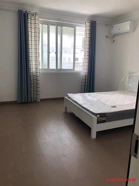 双龙花园98平22房2厅全新装修含泪出售