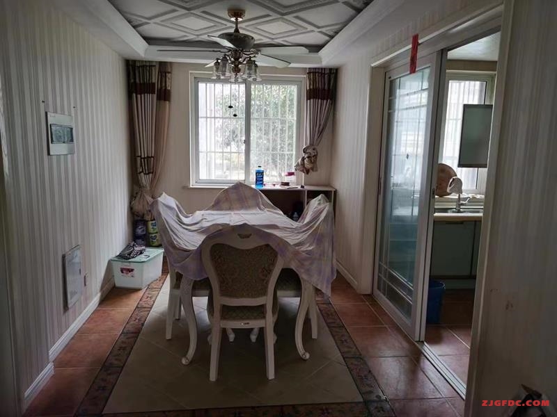 双龙花园5楼豪装好房3房/2厅/2卫朝南143平米88万