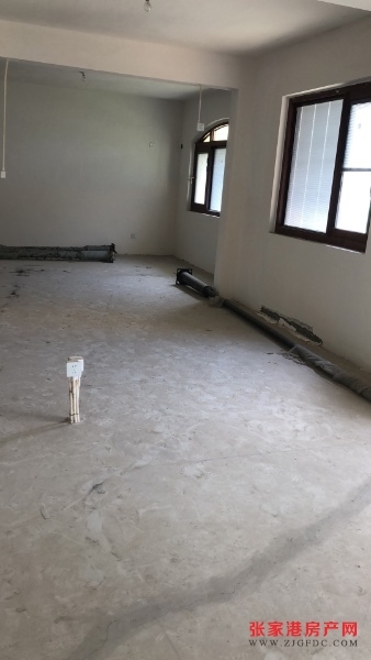 金谷小区3楼毛坯好房3房/2厅/2卫朝南143平米83万