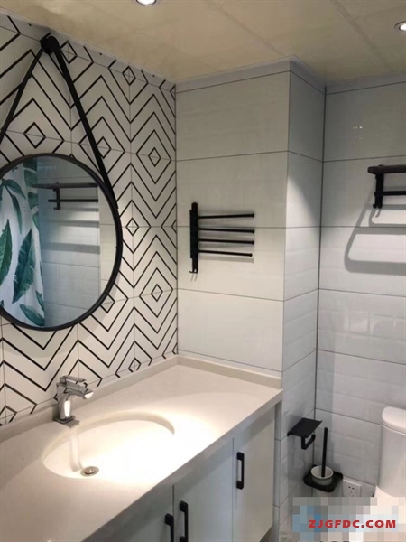 中联铂悦2583元1室1厅1卫豪华装修，楼层佳，看房方便