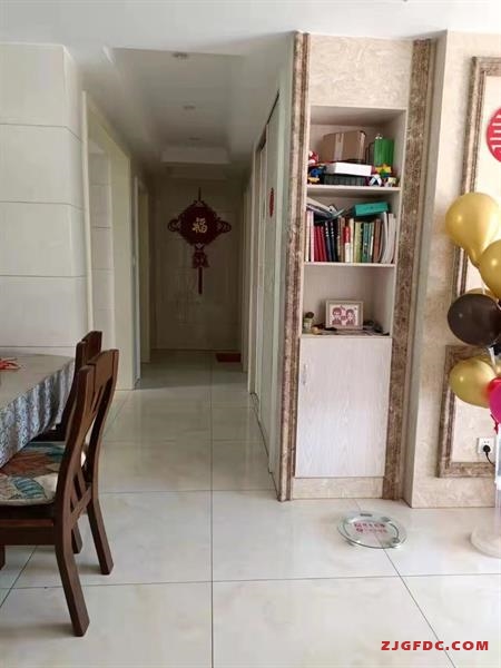 东海华庭精装好房4房/2厅/2卫朝南137平米2333元/月