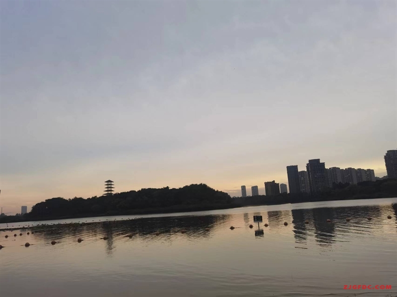 超好的地段！！稀缺吾悦广场56万1室1厅1卫精装修