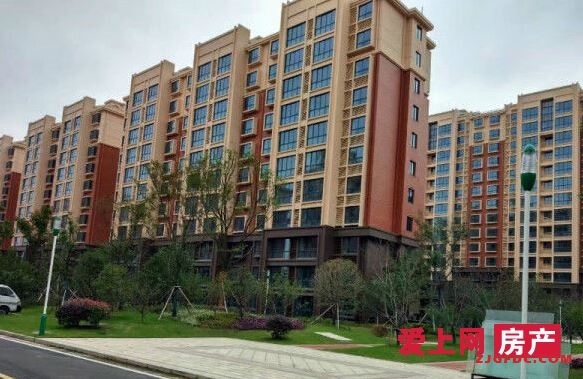 新航花苑145万3室2厅2卫毛坯，直接入住抄底价！