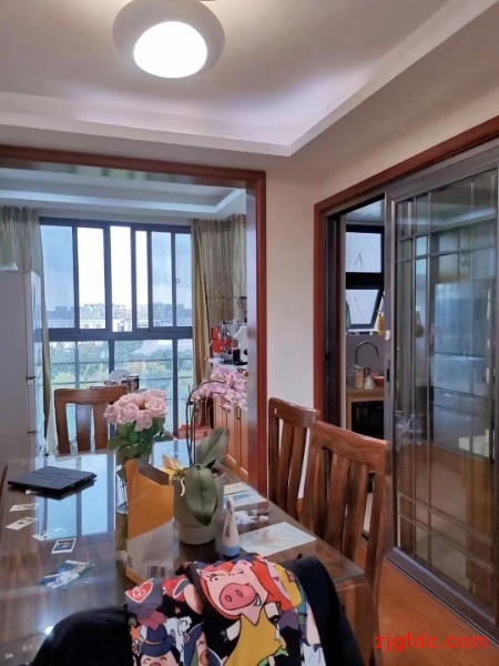 甲江南，9楼，139平，3/2/2，精装，245万