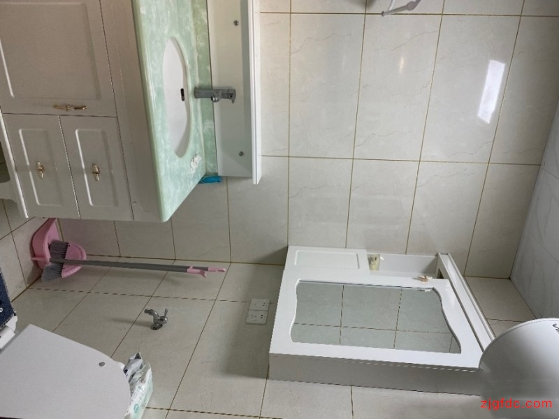 攀华国际广场6楼50平方精装修公寓出租