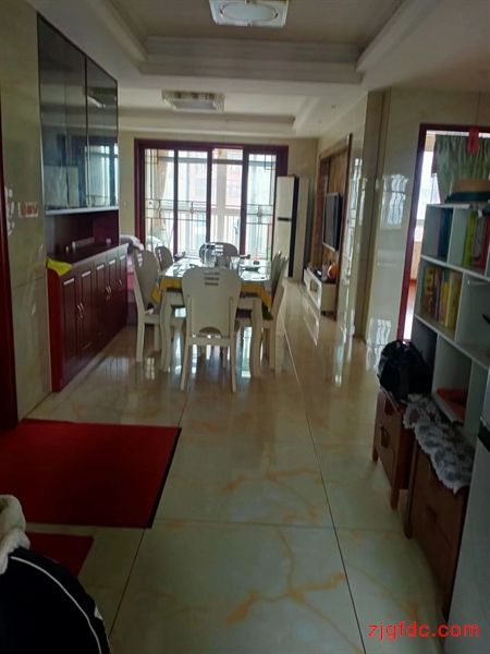 Q陈东庄11楼精装2室2厅3万可谈设施齐干净清爽通燃气好停车