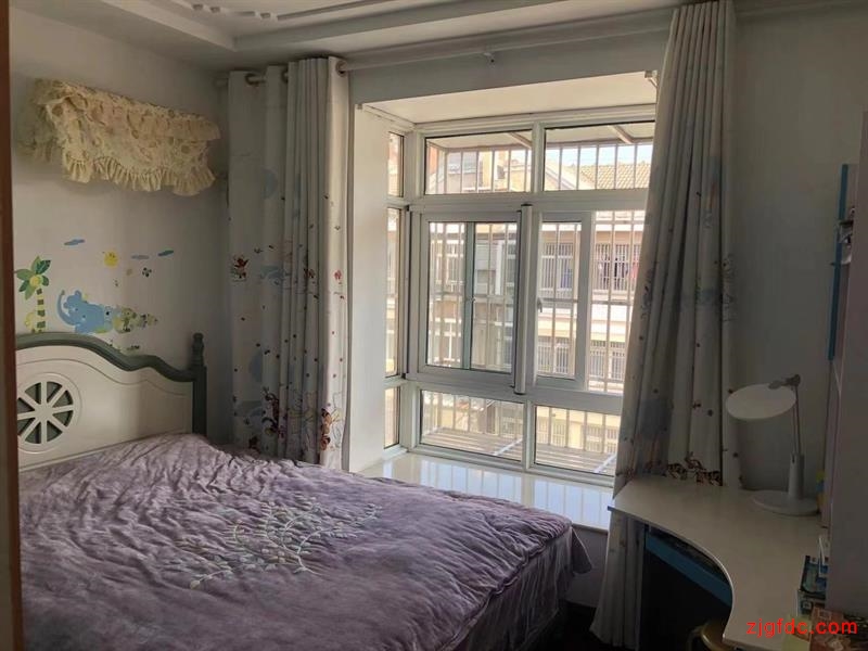 乐余公园新村5楼115平加自行车库精装修的75万