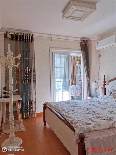 百桥花园4楼101平加车库现代精装2室2厅148万