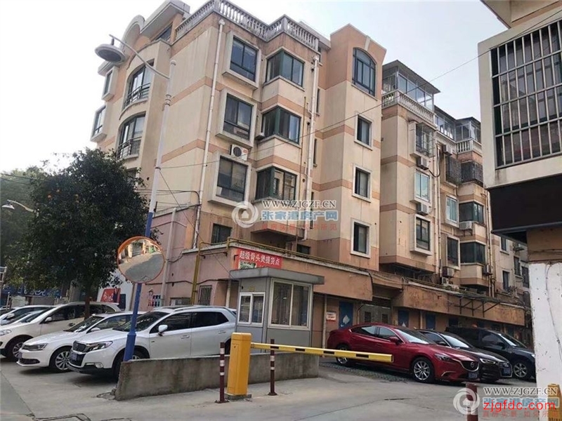 重点推荐，大润发旁急售城建新村3楼133平139万3室2厅2卫中装