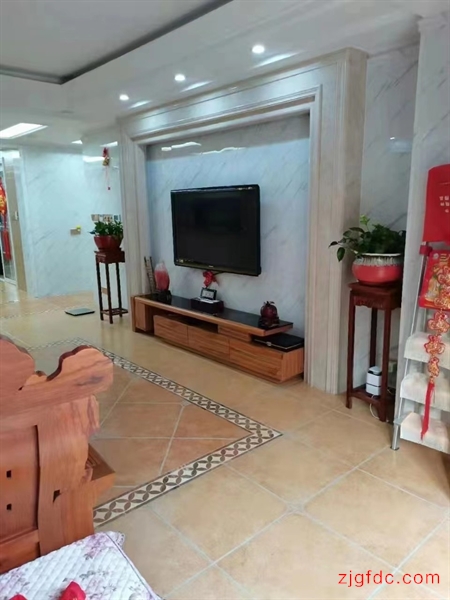 阳光里程底楼大户228万3室2厅2卫豪华装修，真诚急售，升值潜力无限！