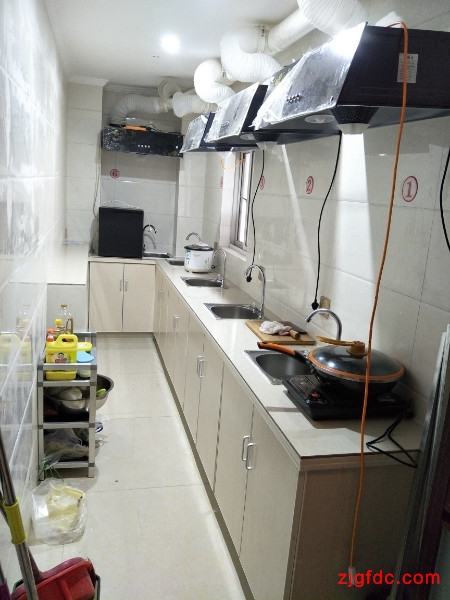 Q园林东村3楼精装单室套1万2设施齐全独立卫生间可做饭有钥匙