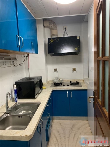 急租丽景华都1400元1室1厅1卫精装修，家具家电齐全