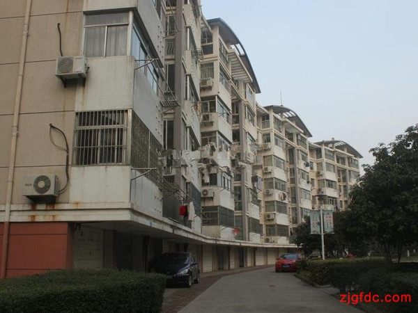 万红五村二楼95平110万2室1厅1卫中装好楼层好位置低价位