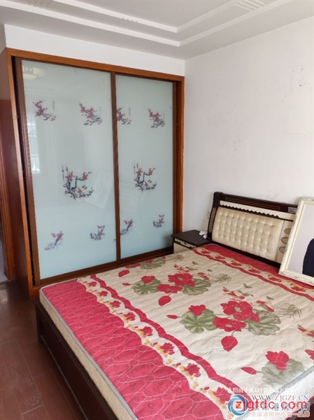 锦丰向阳二村5楼79.12平方中档装修二室33.6万元