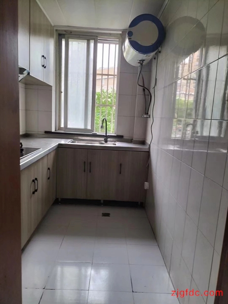 云盘二村110平95万3室2厅1卫中装，此房只应天上有！人间难得见一回啊！