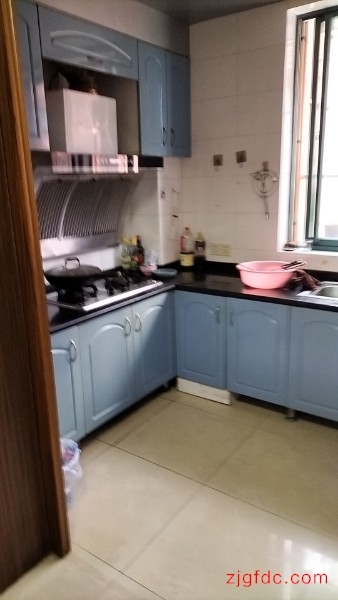 厚生新村精装好房2房/2厅/1卫朝南138平米1333元/月