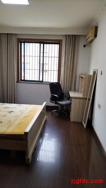 厚生新村精装好房2房/2厅/1卫朝南138平米1333元/月