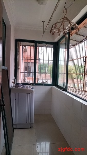 厚生新村精装好房2房/2厅/1卫朝南138平米1333元/月