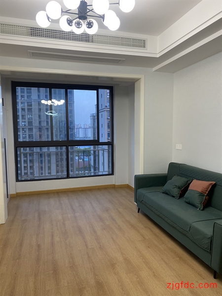 东方新天地90平方55万2室2厅1卫全新精装修，难得的好户型急售