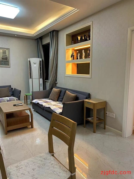 梁丰中学旁，干净整洁，随时入住，甲江南2900元2室1厅1卫精装修